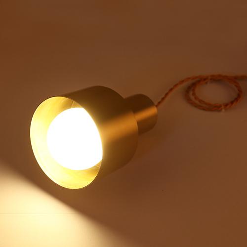 Маленький золотой подвесной светильник